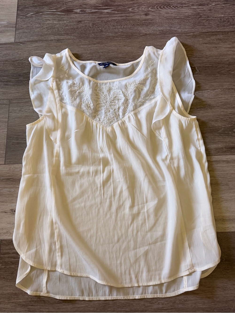 American Eagle Cream Flowy Top - Size Medium